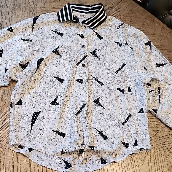Black and white front tie button down shirt M/L - Picture 2 of 11